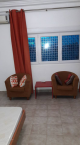 A louer superbe studio meuble avec chambre climatisee à yoff