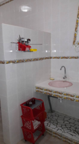 A louer superbe studio meuble avec chambre climatisee à yoff